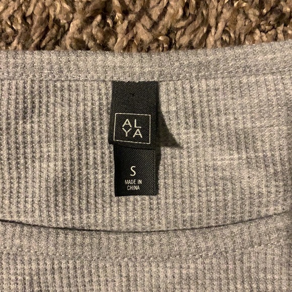 Grey Cropped Sweater‼️ - Picture 2 of 5